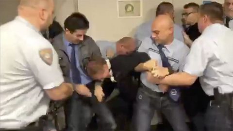 Megvan, kit indít a Fidesz az MTVA-székházi dulakodás miatt lemondó, de a helyért újrainduló Varju László ellen