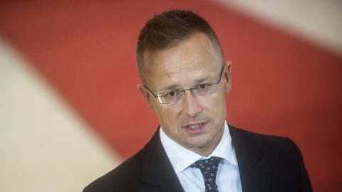 Szijjártó titokzatos magánlátogatást tesz Prágában, rendőri biztosítást kap