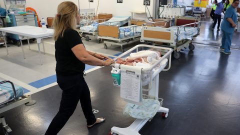 Ismét lesújtó adatokat közölt a KSH: januárban a halálozások száma kétszerese volt a születésekének