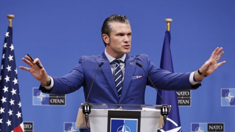 „Minden szóba jöhet” az ukrajnai béke érdekében az amerikai védelmi miniszter szerint