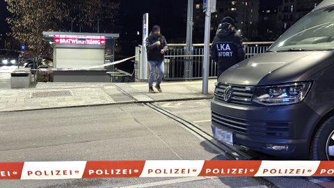 Iszlamista merénylet volt az ausztriai késes támadás, amelyben egy 14 éves fiú meghalt
