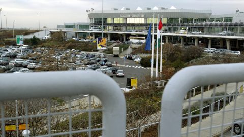 Csütörtöktől lezárás lesz Ferihegyen: június végéig két és fél órával a járat indulása előtt ajánlott megérkezni