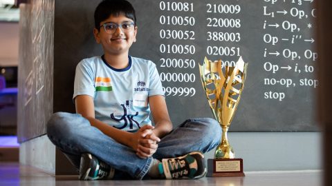 Egy nap alatt hat matematikai rekordot állított fel a 14 éves fiú