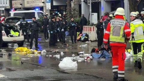 Gyalogosokat gázolt el egy autó Münchenben