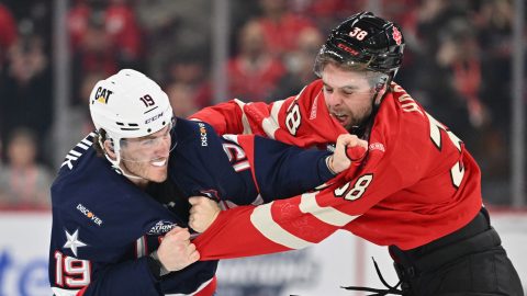 Az első kilenc másodpercben három bunyó tört ki a Kanada-USA hokirangadón