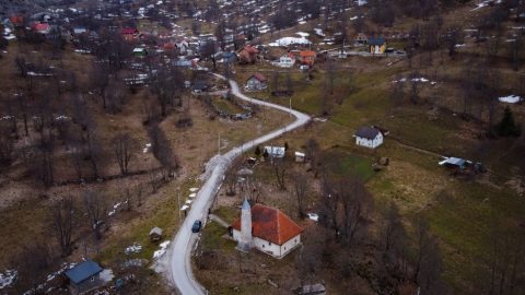 31, horvát útlevéllel rendelkező gyereket találtak egy kelet-boszniai házban