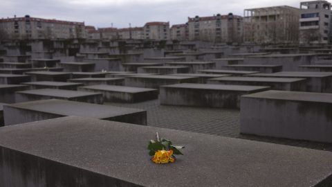 Késes támadás történt a berlini holokauszt emlékműnél