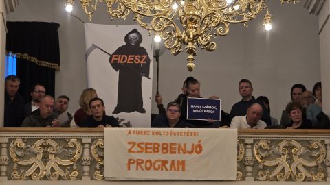 A hallgatóság fújolta a Fidesz frakcióvezetőjét Győrben