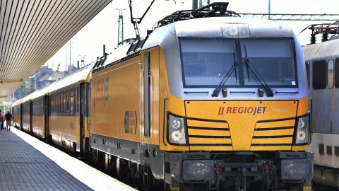 Használt bérmozdonyokkal korszerűsíti flottáját a MÁV