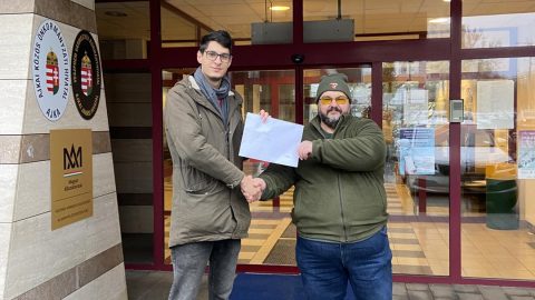 Megfosztották tanácsnoki tisztségétől a Kutya Párt ajkai képviselőjét