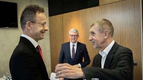 „Szijjártó Péter Moszkva trójai falova” – hangzott el a cseh kormány részéről a prágai út kapcsán