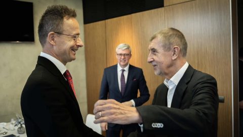 Kiderült, miért utazott Szijjártó Prágába