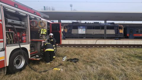 Kigyulladt egy mozdony Fegyvernek-Örményesnél