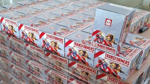 35 ezer darab Transformers nyalókát, bronz lószobrot és gyerekbicikliket is árverez a NAV