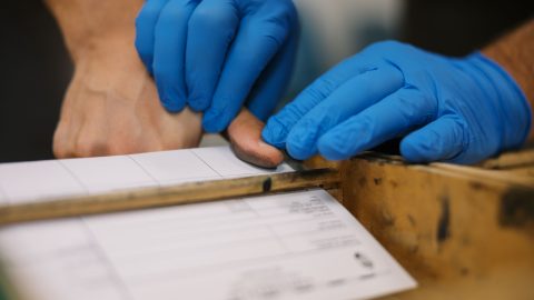 Megkéselte az anyját egy férfi Szentesen