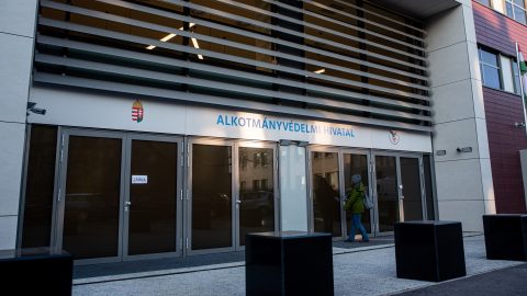 HVG: a katonákénál is kiszolgáltatottabb helyzetbe hozhatják a titkosszolgákat