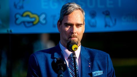 Az óbudai polgármester a börtönből azt javasolta, hogy zárt ülésen szavazzanak a fizetéséről