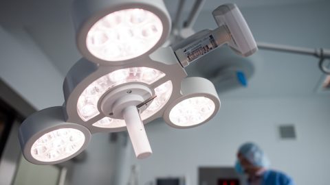 A népegészségügyi hatóság szerint hibáztak a komáromi ügyeleten, amikor vizsgálat nélkül elküldték a bélcsavarodásos beteget