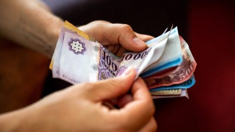 Továbbra is erősödik a forint