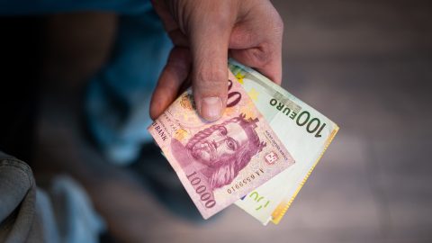 Megtorpant a forint menetelése