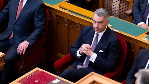 Lázár: A fővárosnak azonnal el kell szállítania a szemetet Rákosrendezőről 25 milliárd forintig