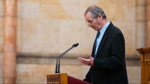 Karácsony Mihály: Nem kell megvédeni a 13. havi nyugdíjat