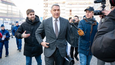 Lefokozták, a fizetését pedig felére csökkentették, így távozni kényszerült a szakember Lázár minisztériumából