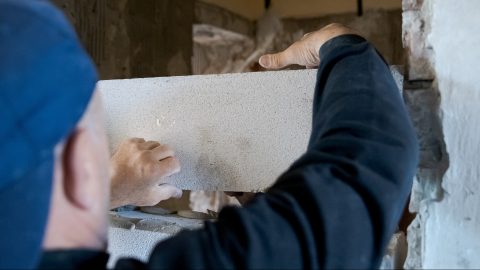 A nyugdíjasoknak nem segítség az otthonfelújítási támogatás Juhász László szerint