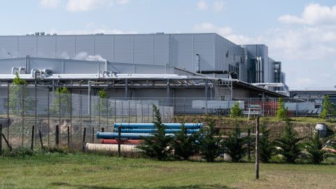 Beleállt a földbe a magyar akkumulátoripar