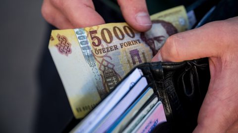 Januárban több mint 10 százalékkal került többe a bankolás, mint egy éve