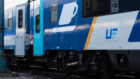 Haragudott a MÁV-ra, ezért felgyújtotta a Dombóvárra tartó vonat üléseit