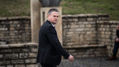 Sára Botond: Bírósághoz fordult a kormányhivatal a letartóztatott óbudai polgármester fizetése miatt