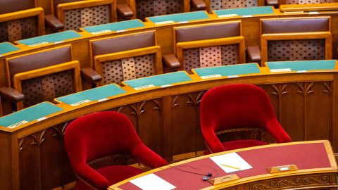 Parlament: Részt vesz-e Magyarország Ukrajna újjáépítésében?