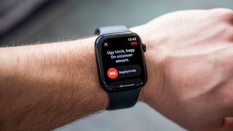 300 métert zuhantak, egy Apple Watch mentette meg az életüket