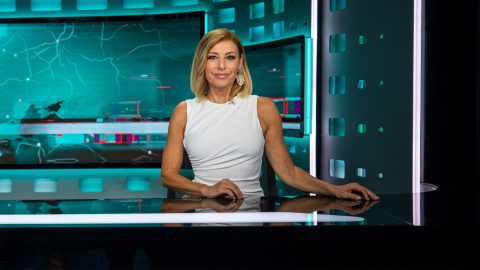 Erős Antónia két fotóval szemléltette, mennyi smink kerül rá a Híradó felvételére