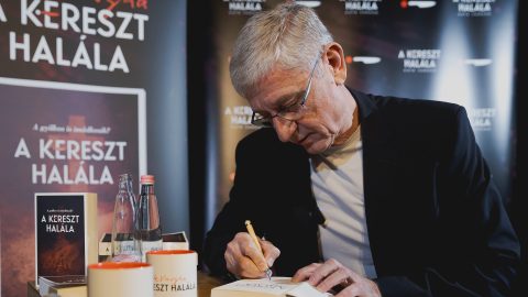 Gyurcsány ismét verssel jelentkezett: Nem az a kérdés, hogy elromlik-e a világ, mert igen, elromlik