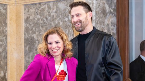 Szinetár Dóra és Makranczi Zalán az „anti-énüknek” öltözve mentek farsangi buliba