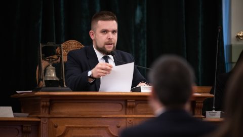 A polgármesteri vétó dacára újabb fizetésemelésről döntött a fideszes többség Győrben