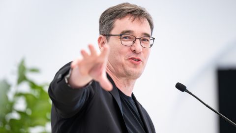 Karácsony: Indulhatnak a metróbuszok Budapesten