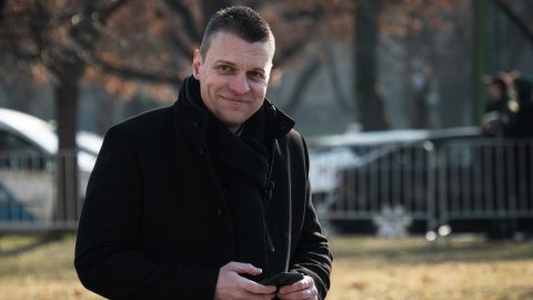 Menczer Tamás most már guruló eurókat emleget