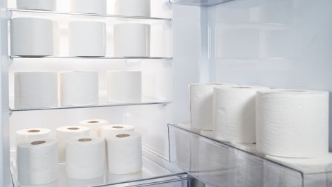 Egyre több ember tart WC-papírt a hűtőjében