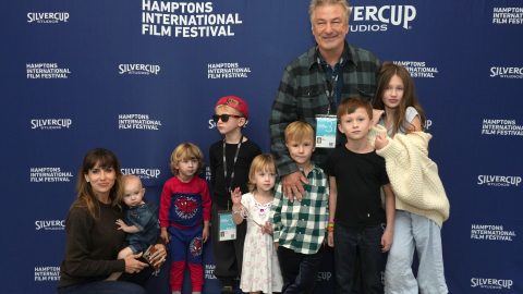 Alec Baldwin nem bánná, ha tovább bővülne a családjuk, felesége azonban azt mondja, „nagyon elfáradt a teste”