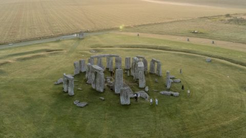 A Stonehenge-hez köthető építményt találtak
