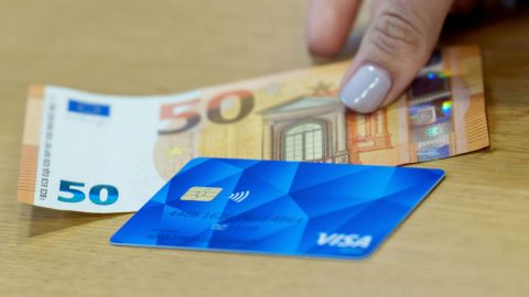 Jön a feketeleves a céges bankszámláknál, áprilistól ezek a bankok már biztos lépnek
