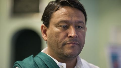 Tüzet nyitottak az autójára, meghalt a világ első nyíltan meleg imámja