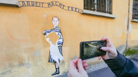 Antiszemita támadás ért egy magyar holokauszt-túlélő írónő, Bruck Edith előtt is emléket állító utcai művet