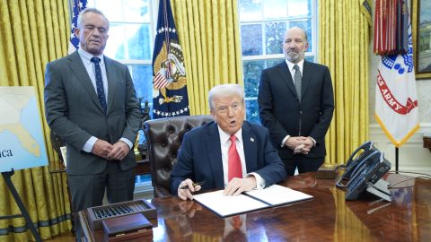 Donald Trump az Európai Uniónak is 25 százalékos büntető vámot ígért be