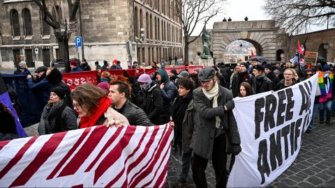 Antifasiszták vonultak a neonáci menet felé
