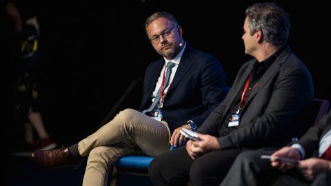 Orbán Balázs: Dolgozunk a várólisták felszámolásán, jó hírek várhatóak