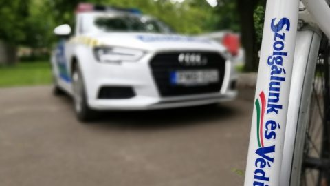Orbitális nagyot hazudott a rendőröknek egy nő, mert bort vett magának a férje